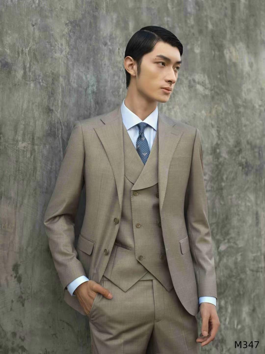 男士淺色兩?？畚餮b商務(wù)職業(yè)裝禮服